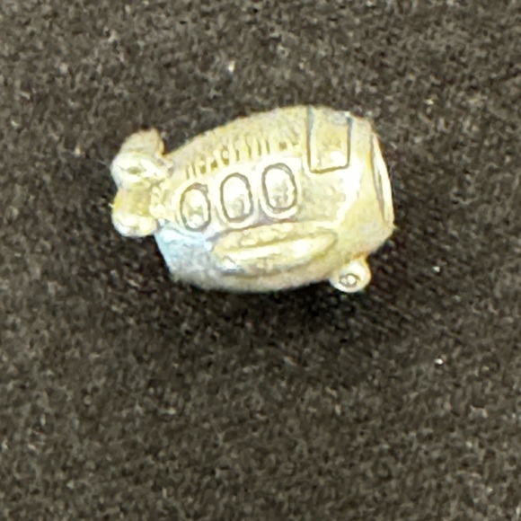 Pandora Silver Gift Box with Bow Charm - Picture 9 of 9